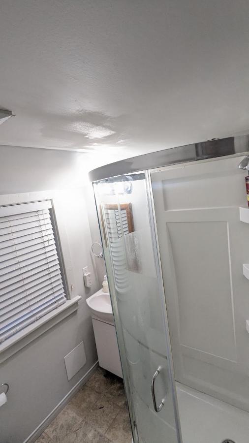 Cozy Downtown One Bedroom Free Parking Кінгстон Екстер'єр фото